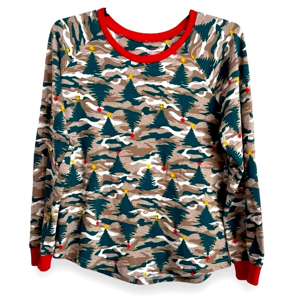 Pajamarama Size Large Christmas Trees Against Camo Background Long Sleeve Top - Picture 2 of 5